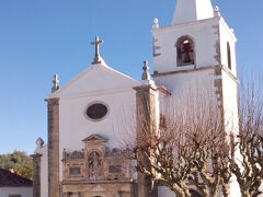 ディレイタ通りの途中に教会がありました。とりあえず教会があったら入ってみる習性がある私、この時も入ってみようと入口に近づいていきましたが