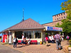 朝ごはんの後、相棒が竹生島クルーズのチケットを買いに並んでくれたので１番早い９時の船に乗れました！！
チケットはホテルで買うと少し割引に。