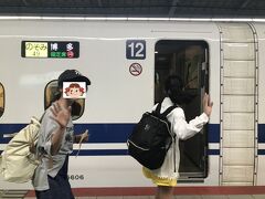 新神戸駅発１９時１８分ののぞみ４９号に乗り込む姪さん達。