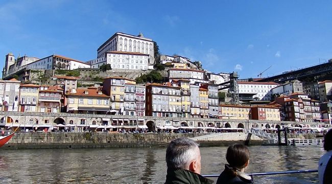 ツアー客も集まり、さぁ、出発～！<br />今日は、最高のクルージング日和、爽やかな晴天です！