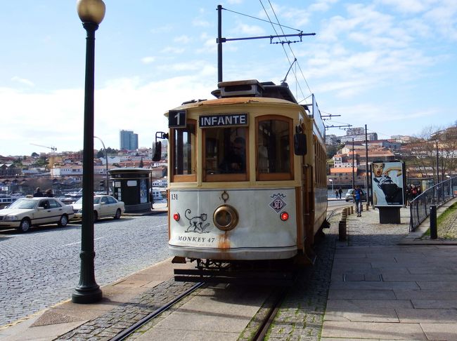 正面からも撮影！<br /><br />リスボンのいたずら書きだらけの車両とは違って、とっても綺麗～！