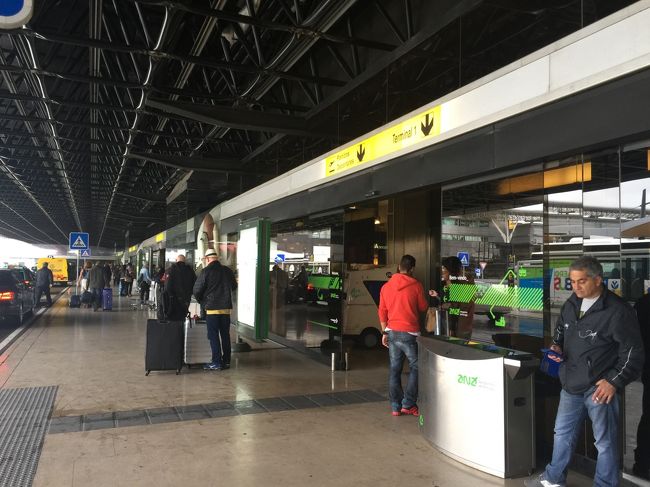 リスボン空港。