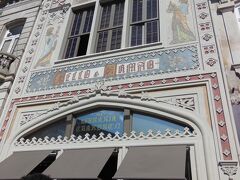 昨年秋に来た時は、入れなかった世界一美しいという有名な本屋さん「レロ・イ・イルマオン」へ今回は入場。

本屋さんなのに、なんと入場料金一人４ユーロが必要、ビックリ！
前回は、通りの反対側にチケット売り場があり、長蛇の列に驚きましたが、
今回は、オフシーズンのためか、チケットブースではなく、
近くにある書店オリジナルグッズのお店で、購入するようになってました。
長蛇の列に並ぶ必要もなく、チケットを購入。
一人４ユーロ。