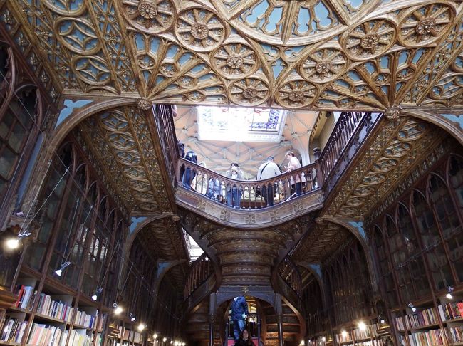 「ハリー・ポッター」シリーズの世界観に影響を与えたと言われていますが、<br />なるほど～、まさにハリー達が登場しそうな雰囲気です！