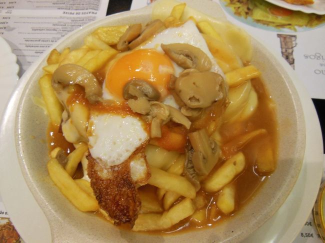 ポルトのB級グルメ「フランセジーニャ」<br /><br />全体的にお味はイマイチのお店でした、残念！<br /><br />ビール（超・大なま）４杯、お料理のチョイス４品、<br />合計39ユーロ（約\4,800）<br />結構、高かったぁ・・・。