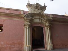 ■宗教博物館

サンタテレサ教会の隣にある建物。
現在は宗教芸術品を展示する博物館。