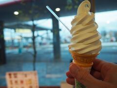 たんちょう釧路空港にて厚岸・森高牧場のソフトクリーム。
このソフトクリーム、かなり美味しいですー。

ADO74  釧路19:10発  羽田20:55着

不定期に開催されるツアーですが、こういうツアーがあったらまた参加したい！と思えるツアーでした 
☆*:.｡. o(≧▽≦)o .｡.:*☆

☆完☆