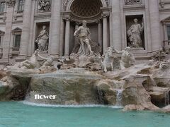 トレヴィの泉でコインをなげる～!!!
そして横のお店でジェラートｗ