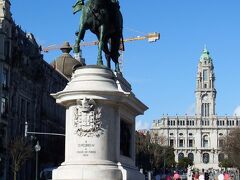 ランチの時間が遅かったので、すでに4時近くになっています。

こちらの「ドン・ペドロ４世」の像が立つリベルダーデ広場あたりから引き返し、途中で食材を買いにスーパーへ寄りました。
牛乳、卵、ハム、ヨーグルト、トマト、それにとっても美味しそうだった葡萄を買って、
合計金額11.25ユーロ（約\1,300）

食料品の物価は、安い感じ・・・。