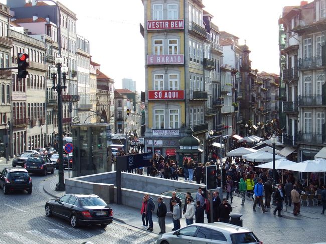 再びサン・ベント駅まで引き返し、<br />一番の繁華街・フローレス通りを歩き、アパートへ帰ることに・・・。