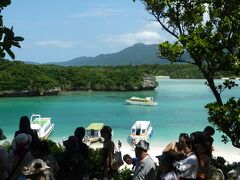 名蔵湾沿いを走って次に向かったのは川平湾の川平公園。
石垣島の中で最も美しい場所と言われ、ここでは真珠の養殖も行われているらしい。潮の流れが速いため遊泳禁止。