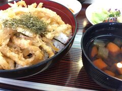 朝も早かったので、レストランが混み合う前に昼食を食べます。
名物の「白海老から揚げ丼定食」￥1650
味は微妙かな？段々と飽きてくるので、氷見うどんのセットの方がいいかもしれません。