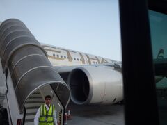 アブダビ空港に到着しました