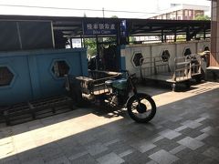 花蓮駅ホーム着
バイクリヤカー？
それに機車領取ってオートバイも運んでくれるのか？
ちなみにホームにバイクも並んでいます
