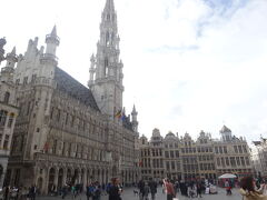 ブリュッセルの観光名所、グランプラス。10年前に一人旅で来て以来です。久しぶりだ～