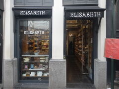 小僧の近くにおいしそうなチョコレート屋さんがあったのでお土産にチョコを購入。