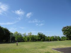 甲府旅2日目、今日も気持ちのいい朝！

チェックアウトして、朝一番で山梨県立博物館へ

青い空♪