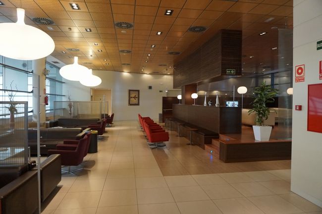 AVEのビジネスクラスには専用ラウンジがあり、ビール、ワイン、ソフトドリンクや軽食が自由に選べます。