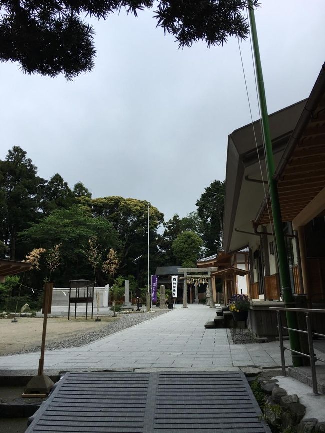 いるか島に行く予定でしたがお天気が悪くてパワースポット、神明さんにやってきました。<br />本当は他の２か所のパワースポットにも行く予定だったのですが、１人ぎっくり腰になった友人がいたので歩く距離を考慮してパスしました。<br /><br />体調も考えて旅行することが大事です。駐車場からはすぐ。