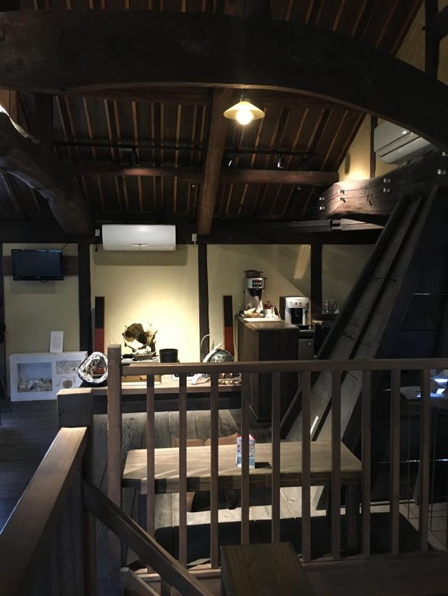 さわやかセミノールジュースとコーヒーをオーダー。<br />しばし休憩。<br />その土地のカフェって素敵で寛げる～