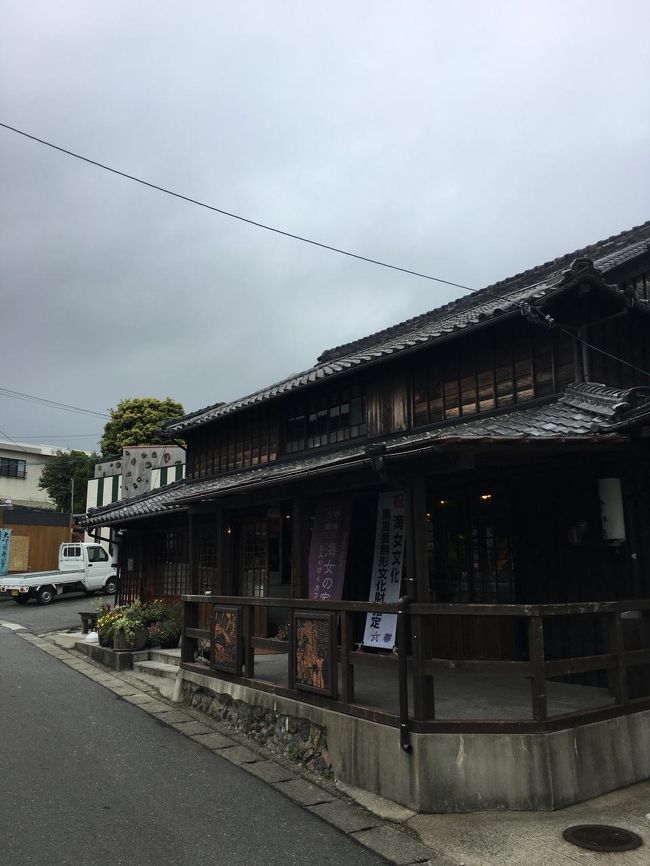 駐車場までの道、雰囲気のいいお店がありました。<br />１階はおみやげ屋さん、２階がカフェでした。