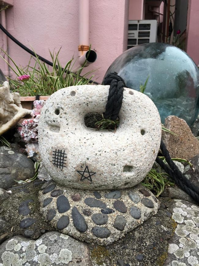 歩いていると見かけるのがこれ。<br />海女さんが海に潜るときに使われるそうですよ。<br />おみやげで小さいサイズのが売ってました。