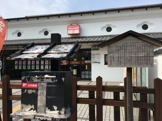 郵便局。<br />日本最古のポストを模倣して作られてるって書いてありました。