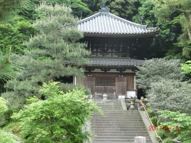 階段の先にある納骨堂