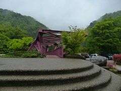 10時に東尋坊を出発し、石川県に入りました。

11時。
加賀市の山中温泉にある鶴仙峡遊歩道の「あやとりはし」に到着です。