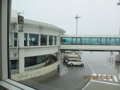 12：00　那覇空港着

　　　　１時間も遅れての到着。
　
　　　　空の上でグルグル旋回していたんだって。