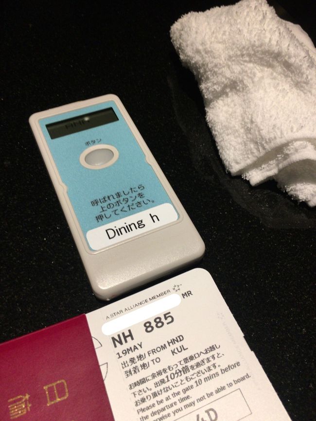 １９：３８。Ｄｉｎｉｎｇｈは満席で、待ちでした。