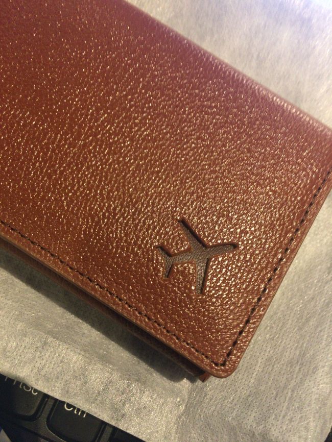 そしてさらなるサプライズ。ＡＮＡ・飛行機型押しの名刺ケースをプレゼントでいただきました！