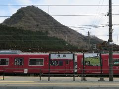 「電車」は寺前で終点です。この駅でディーゼルカーに乗換えます。