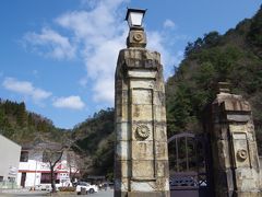 明治時代に築造された生野支庁正門門柱。三菱マテリアル生野事業所の正門にあったものが移設されたもの。