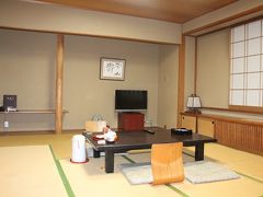 【武雄温泉　なかます旅館】

８畳の和室