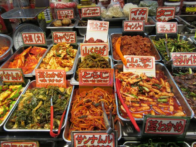 神戸商会・金海商店・岡村商店・豊田商店と<br />この周辺にキムチの有名店が集まってます。