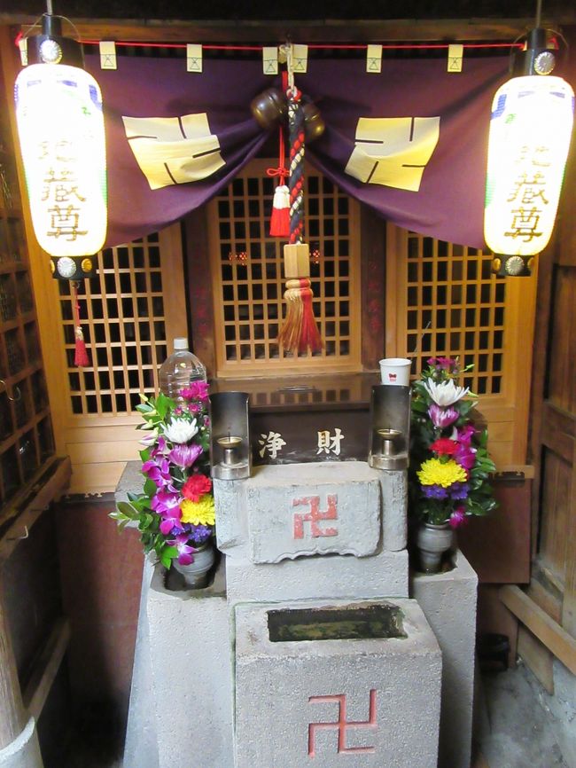 商店街の中に社