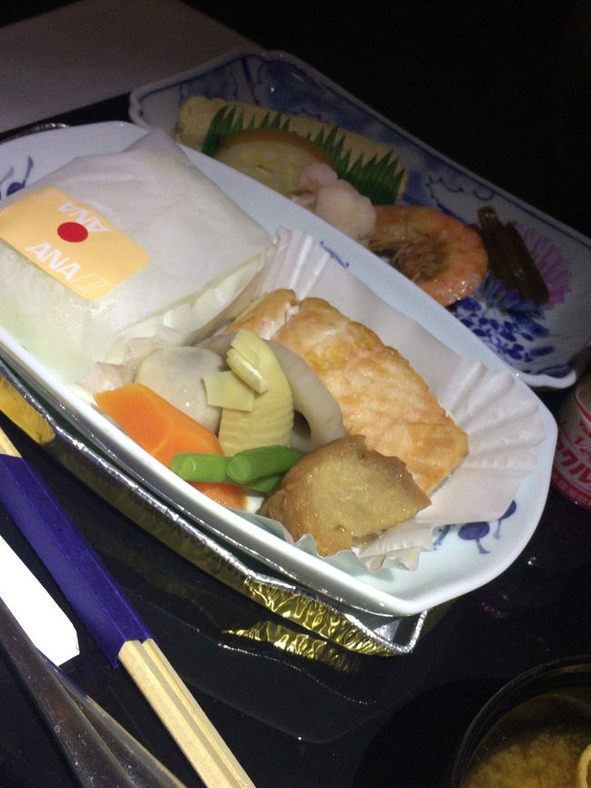 とりあえずうとうとしてたのですが、隣のおさーんがガンガン飲んでて、真ん中テーブルをどんどん侵食してきたのに対抗してたら朝になってました（汗<br /><br />今月２回目の同じ朝食ですな。