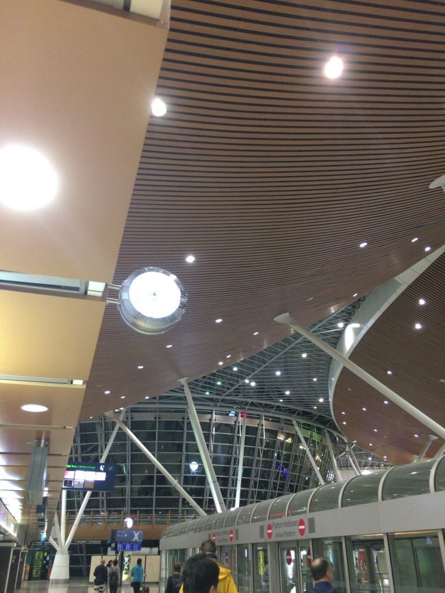 定刻通り５：４５ＫＬＩＡ着