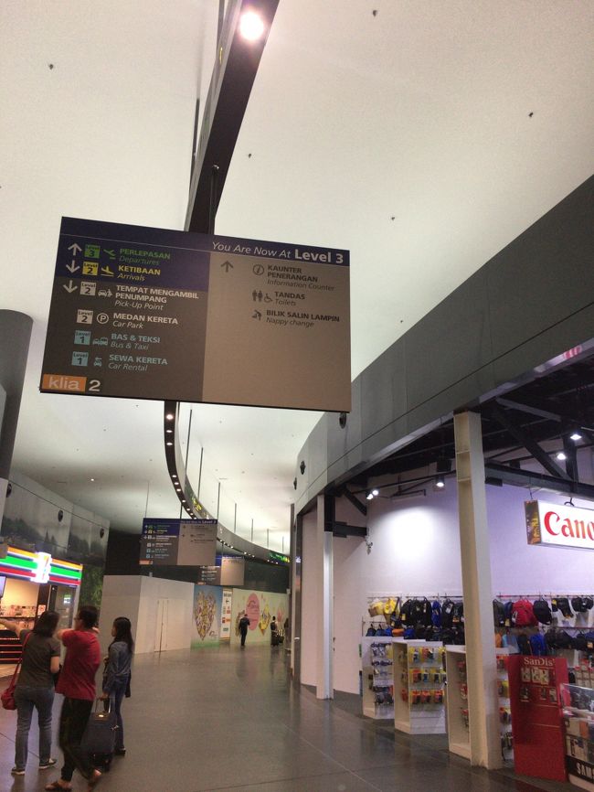 ＫＬＩＡ２。出発ゲート階