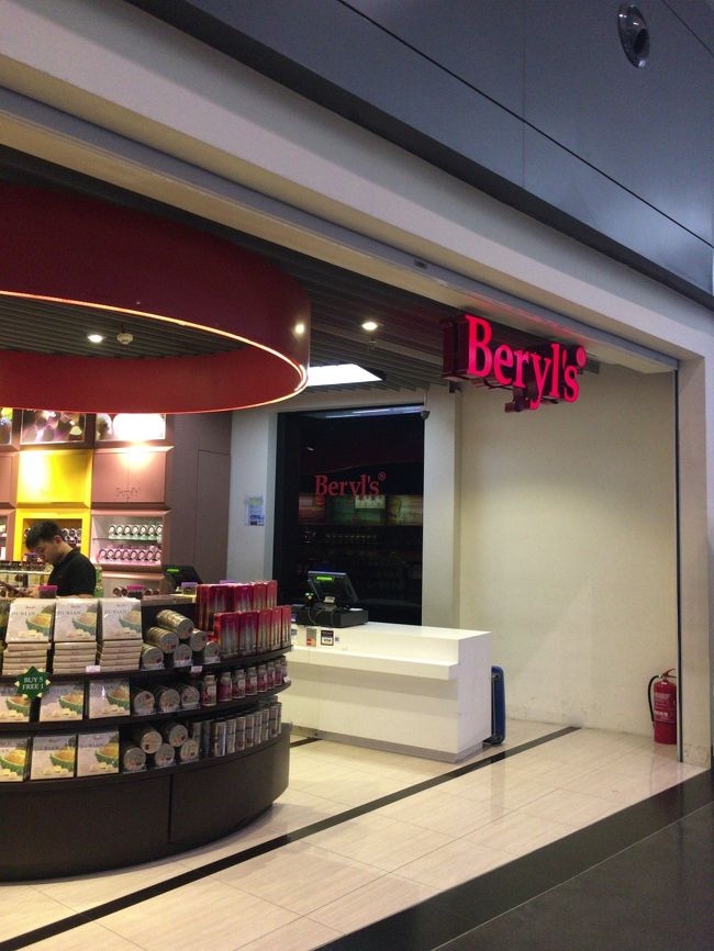 カウンター入り口のところにＢｅｒｙｌｓ’。２４Ｈ営業です。