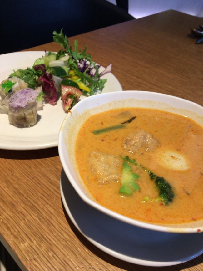 １Ｆに行きラクサを頼みました。