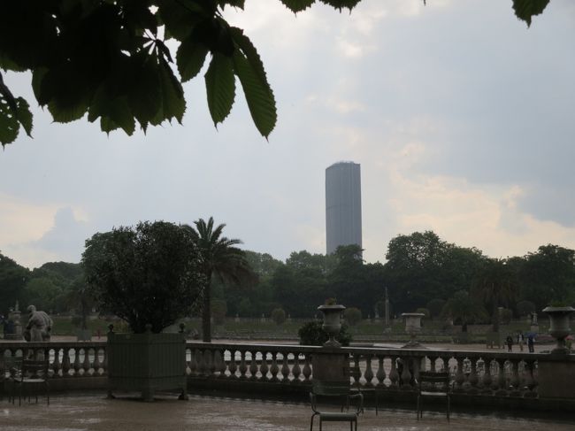 ＃リュクサンブール公園から望むモンパルナスタワー
