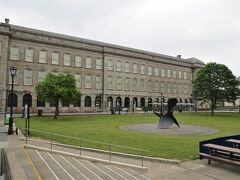 The Library of Trinity College（トリニティー・カレッジ図書館）

ここにはアイルランドの国宝「The Book of Kells（ケルズの書）」とオールドライブラリーの「The Long Room（ロング ルーム）」があります。