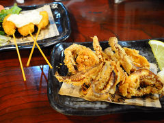 そして、諦めたかけた頃に見つけたのが、普通の居酒屋。
チェーン店だったが、背に腹は代えられない。
入ってみると、雰囲気は悪くはなかった。
つまみもいろいろあったし。