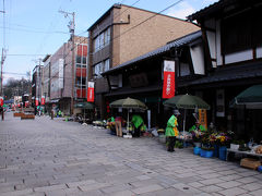 そして、この通りでは朝市が開かれている。
七間朝市と呼ばれるものだが、思ったよりも規模は小さかった。