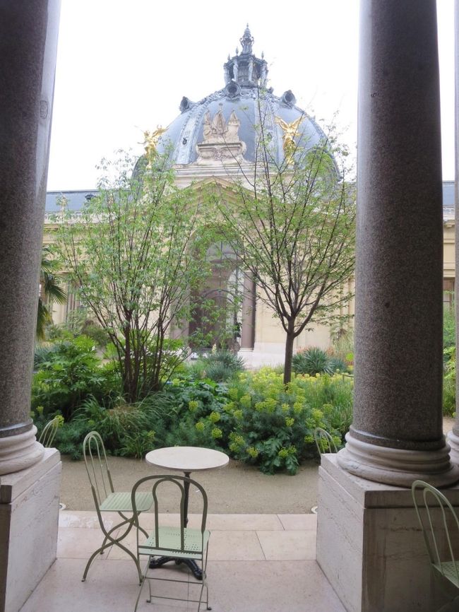 ＃中庭を望むカフェ