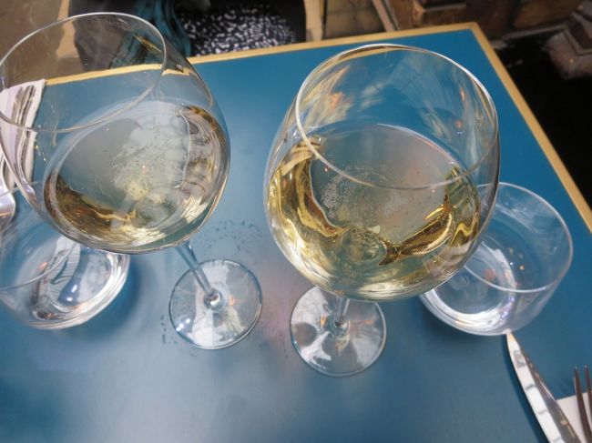 ＃まず、シャンパン