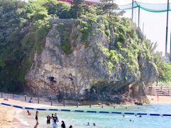 今は、波上の下は「波の上ビーチ」として市民に解放されていて、那覇の市街地のすぐ横でもこんなに綺麗なビーチがあるんだなぁ　と、驚きました。