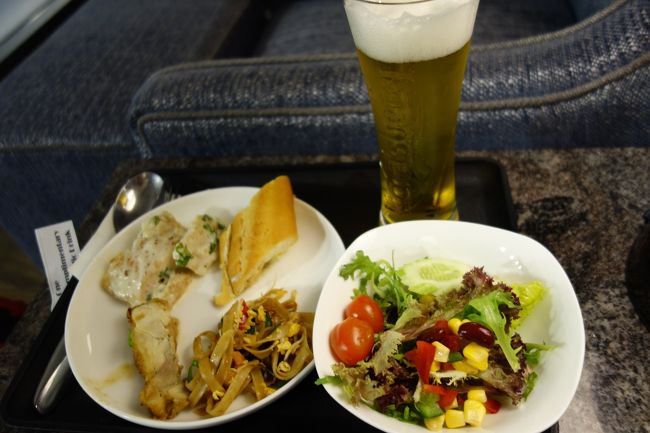 あれこれ、写真は撮ったけど、省略です。<br />今までになくサラダからデザートまで、種類は多かったです。 